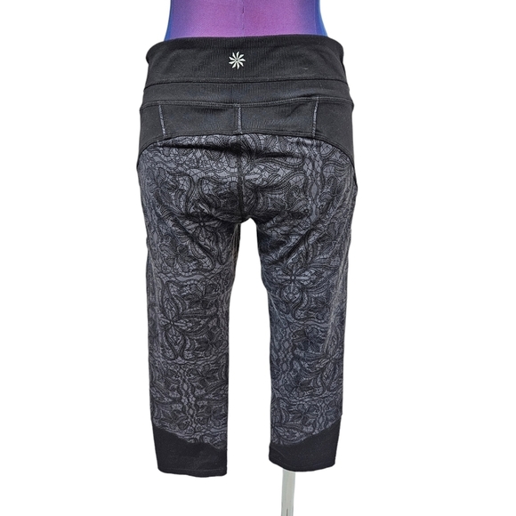 Athleta Ironstone Connect Black & Gray Floral Capri Leggings Size Medium T29 - Picture 5 of 10